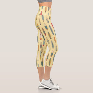 Surf Leben   Retro Küsten Surfboard Druck Gelb Capri Leggings