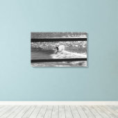 Surf Print - "von Natur aus zugeschnitten" Leinwanddruck (Insitu (Holzboden))