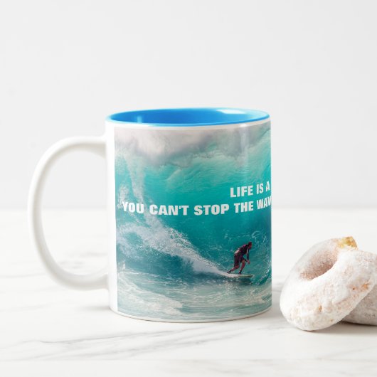 SURF QUOTE POSTER ZWEIFARBIGE TASSE (Mit Donut)