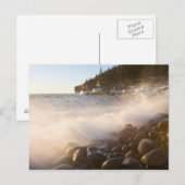 Surf wäscht über den Kopfsteinpflaster im Denkmal Postkarte (Vorne/Hinten)