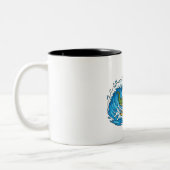 Surfasaurus ein surfender Dinosaurier Zweifarbige Tasse (Links)