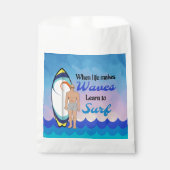 Surfboard Ocean Waves Blue Motivierend Zitat Geschenktütchen (Vorderseite)