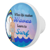 Surfboard Ocean Waves Blue Motivierend Zitat Keramikknauf (Rechts)
