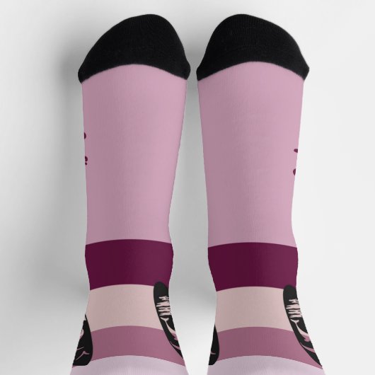 Surfboard-Silhouette über Mauve-Stimmungsfarbe Socken (Oben)
