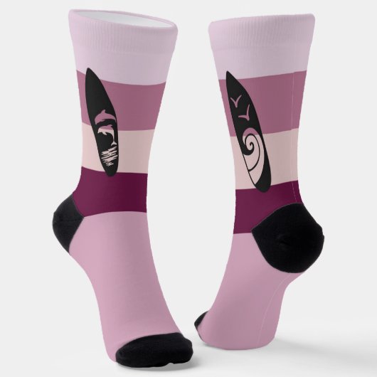 Surfboard-Silhouette über Mauve-Stimmungsfarbe Socken (Gewinkelt)