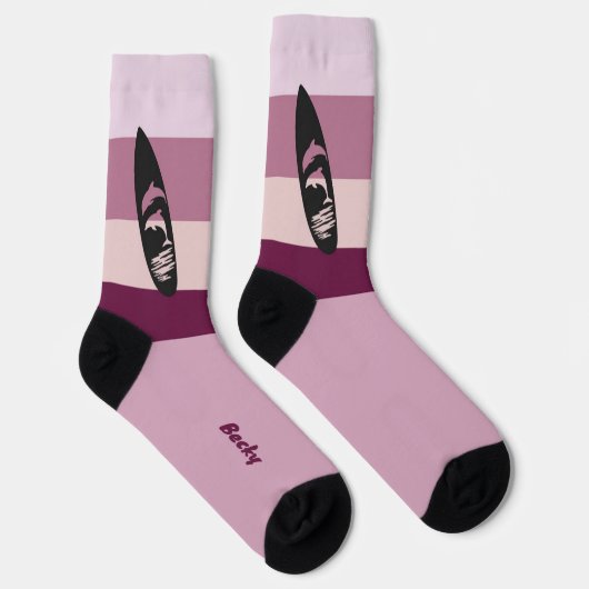 Surfboard-Silhouette über Mauve-Stimmungsfarbe Socken (Rechts)