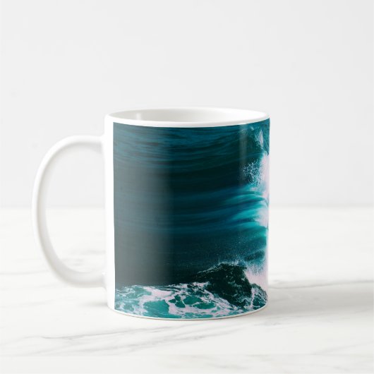 Surfbrett mit Meereswellen Kaffeetasse (Links)