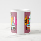 Surfbrett-Strandwertlos surfende Hippie-Packwagen Jumbo-Tasse (Vorderseite)