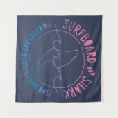 Surfbrett und Haifisch Funny Surfer Sommer Wandteppich (Vorderseite (Horizontal))