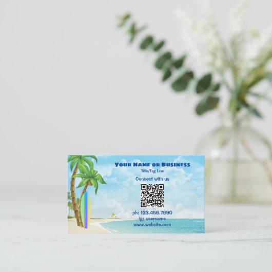 Surfbrett und Palmen | QR Code Tropical Beach Visitenkarte (Stehend Vorderseite)