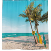 Surfbretter am Strand werfen Kissen Duschvorhang (Vorderseite)