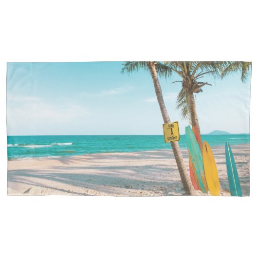 Surfbretter am Strand werfen Kissen Kissenbezug (Vorderseite)