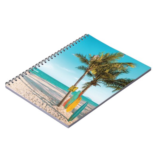 Surfbretter am Strand werfen Kissen Notizblock (Linke Seite)