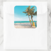 Surfbretter am Strand werfen Kissen Quadratischer Aufkleber (Tasche)