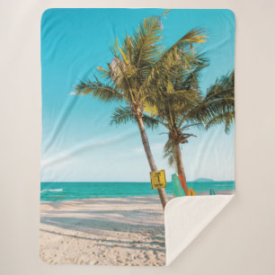 Surfbretter am Strand werfen Kissen Sherpadecke