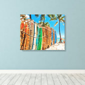 Surfbretter am Waikiki Beach, Hawaii Leinwanddruck (Insitu (Holzboden))