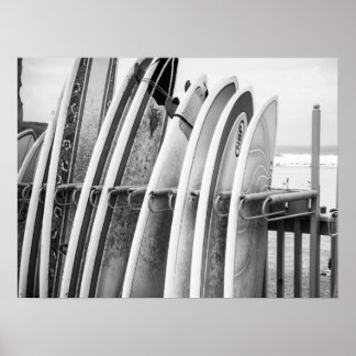 Surfbretter auf Beach Rack Coastal Art Poster