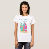 Surfbretter in Sand Beach Nur verheiratet T-Shirt (Vorne ganz)
