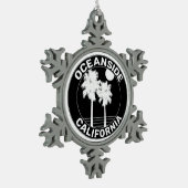 Surfen am Ozean Schneeflocken Zinn-Ornament (Links)