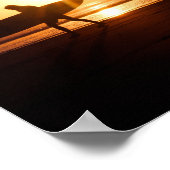 Surfen am Strand bei Sunset Poster (Ecke)