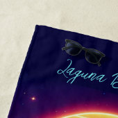 Surfen im Neon Sunset- Strandtuch (Beispiel)