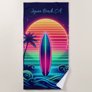 Surfen im Neon Sunset- Strandtuch