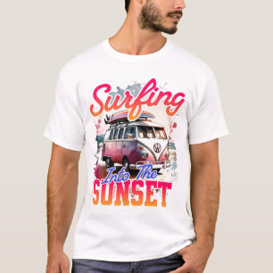 Surfen im Sonnenuntergang T-Shirt