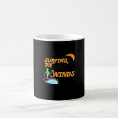 Surfen im Wind Kaffeetasse (Mittel)