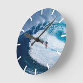 Surfen in den Röhren Runde Wanduhr (Winkel)