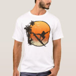 Surfen in der bernsteinfarbenen Sonne T-Shirt<br><div class="desc">Mit diesem fantastischen Surfing-T - Shirt werden Sie sich wie in den Tropen fühlen,  wenn Sie die große Welle nutzen</div>