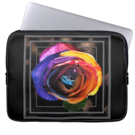 Surfen in der Regenbogen-Rose Laptopschutzhülle