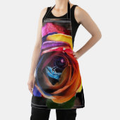 Surfen in der Regenbogen-Rose Schürze (InSitu)