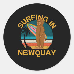 Surfen in Newquay Cornwall Bigfoot Runder Aufkleber