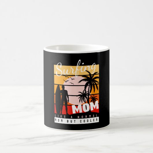 Surfen Mama wie eine normale Mama, aber Cooler Kaffeetasse (Mittel)
