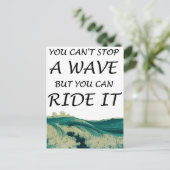 Surfen Sie auf dem Sprung zur Inspirationsquelle. Postkarte (Stehend Vorderseite)