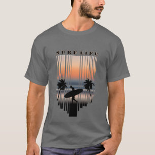Surfen Sie bei Sonnenuntergang in den Strand Sur T-Shirt