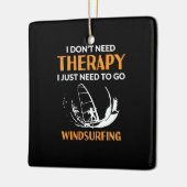Surfen Sie einfach nur zum Windsurfen Keramikornament (Links)