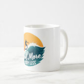Surfen Sie mehr ☕ Ozeanwelle Motivation Tasse (VorderseiteRechts)