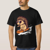 Surfender Igel mit Sonnenbrille T-Shirt (Vorderseite)