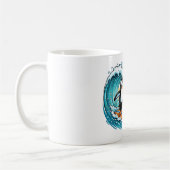Surfender Pinguin und Hai geben sich High Five Kaffeetasse (Links)