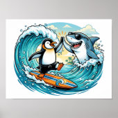 Surfender Pinguin und Hai geben sich High Five Poster (Vorne)