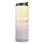 Surfer am Strand Thermosbecher (Nach links gedreht)