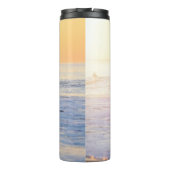 Surfer am Strand Thermosbecher (Rückseite)