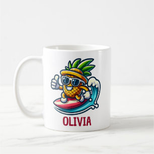 Surfer-Ananas surft auf den Wellen Personalisiert Kaffeetasse