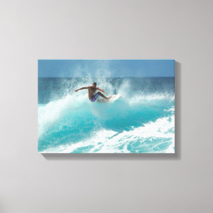 Surfer auf einem großen Wellen-Leinwanddruck Leinwanddruck