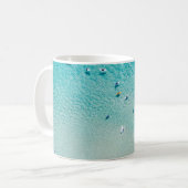 Surfer aus der Luft, klare Ozeane. Kaffeetasse (Vorderseite Links)