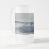 Surfer erwartet Mattierte Tasse von Glasbäern (Vorderseite Links)