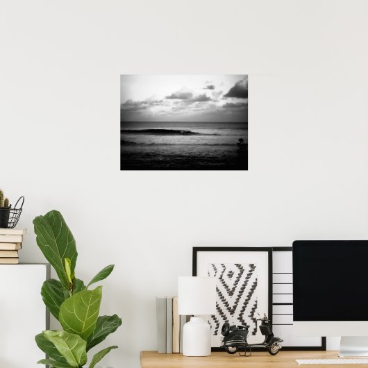 Surfer Fangen einer Welle am Morgen B&W Poster (Heimbüro)