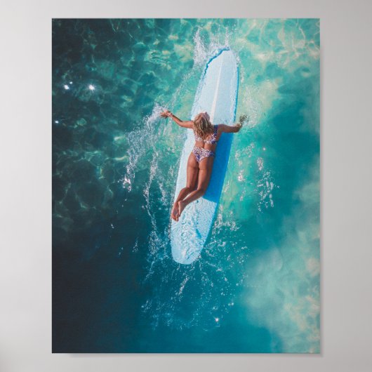 Surfer Girl Paddling Fotografie Poster (Vorne)
