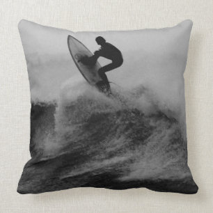 Surfer-große Welle Schwarzweiss Kissen